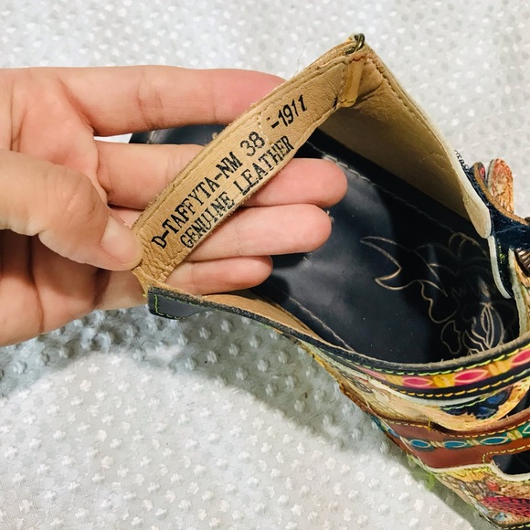 L'Artiste Taffyta Genuine Leather Strappy
Buckle Wedge Sandals - Picture 7 of 12